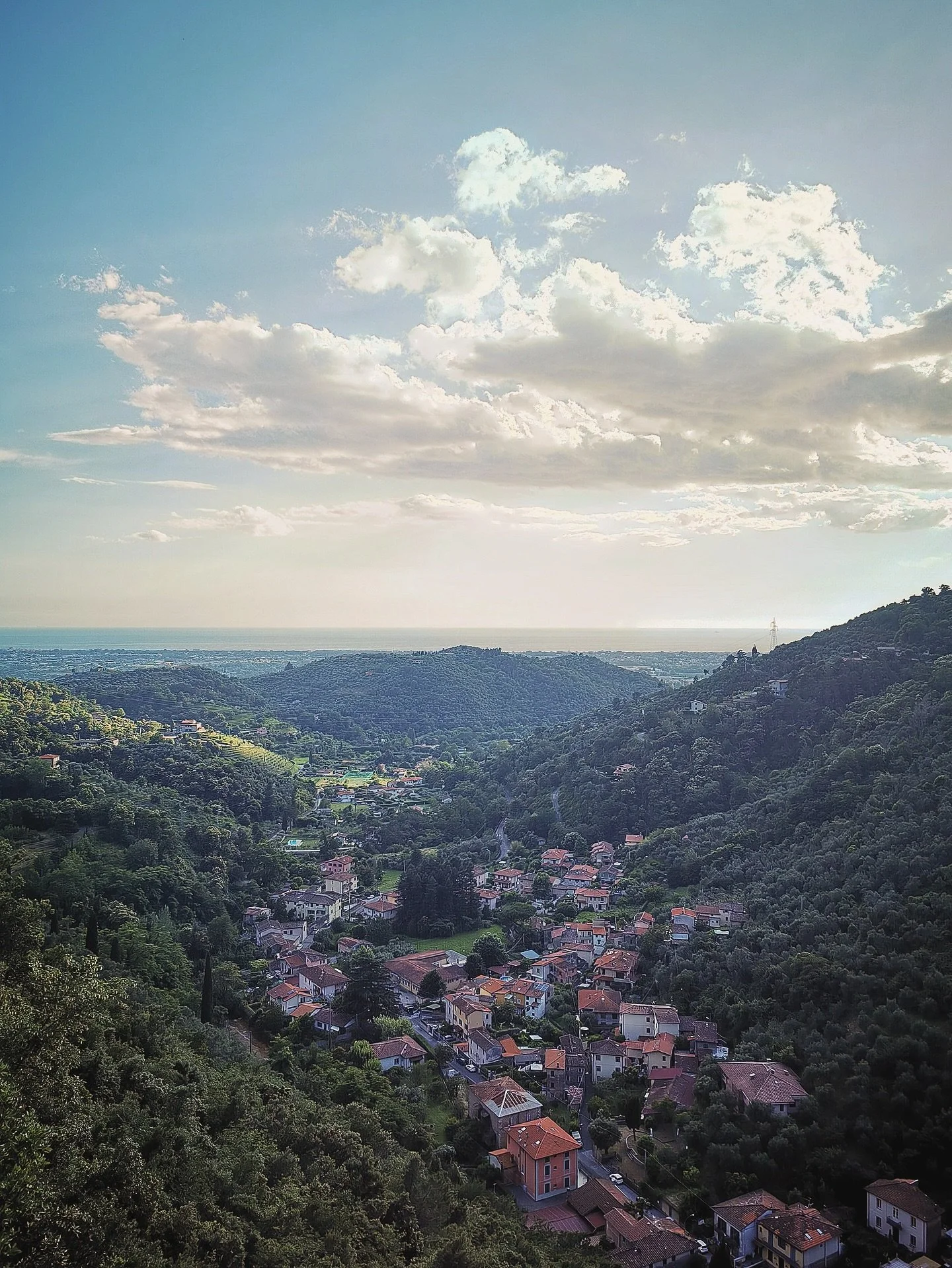 A few minutes walk in the woods and&hellip; this view !!! 

Join us for a life changing experience learning marble carving in Tuscany Italy. Just a few minutes from walk in the woods or a stroll at the beach!! 

Workshop season starts end of March 20