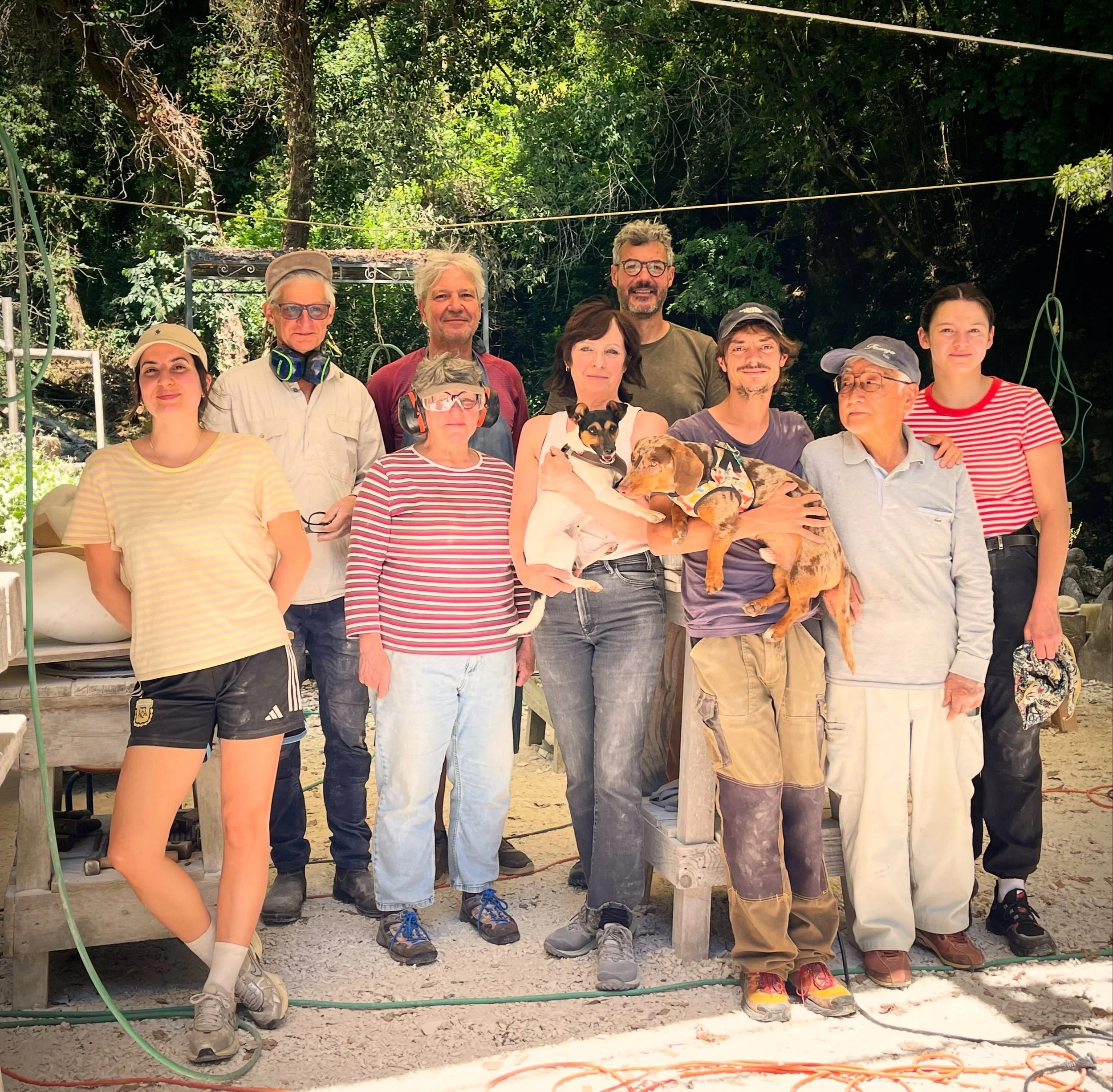 What a group of wonderful people!!! 
Thank you Daniel, @thurstonhilary , @3inidad__ , Daisy and Alain, John and Emma! 

Our Charlie is going through a though heart break since Lola,  the jack russel, left 🥲🤣

Hope you are all enjoying your day!!! 
