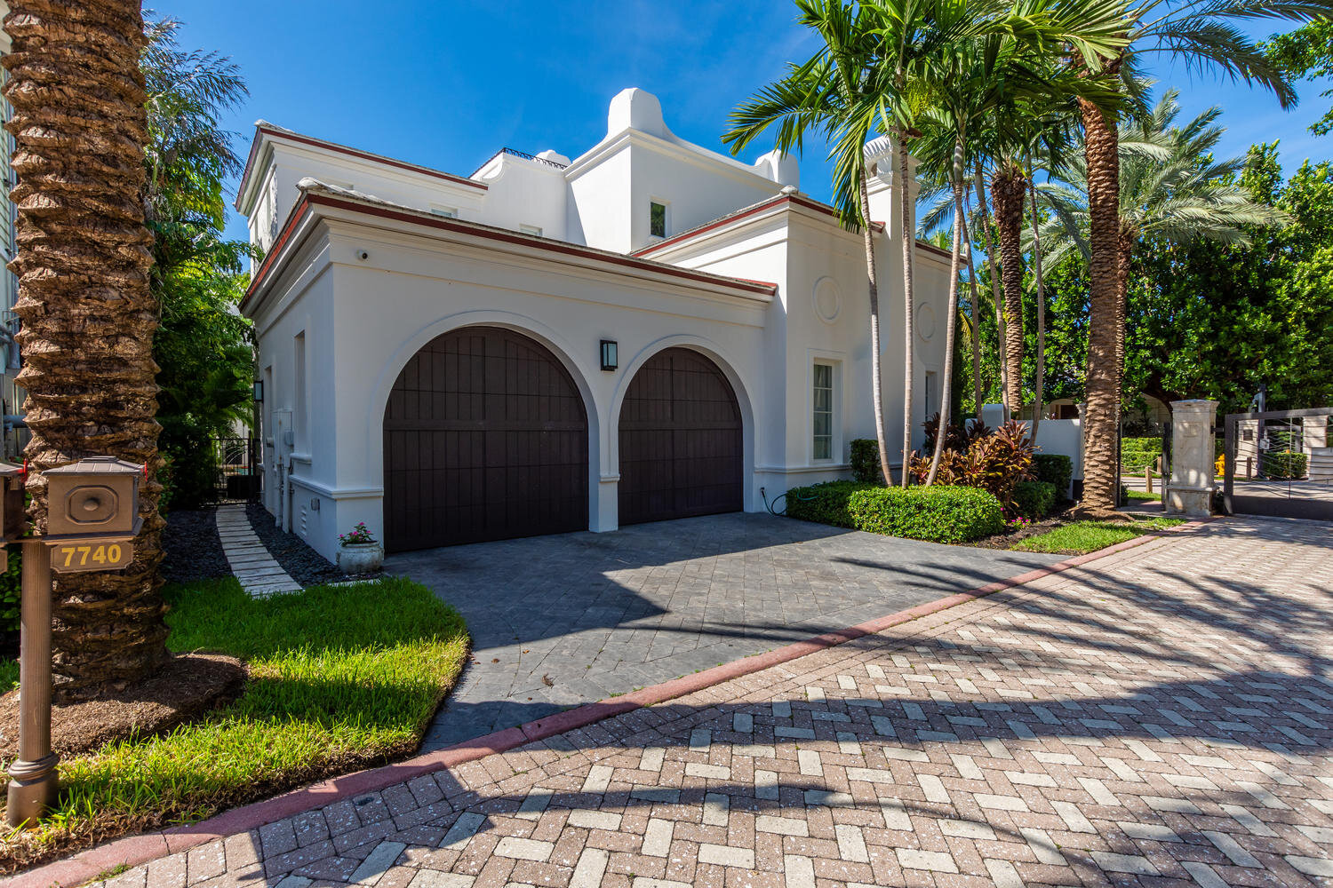 7740 Atlantic Way Miami Beach-large-017-056-DSC 5522-1500x1000-72dpi.jpg