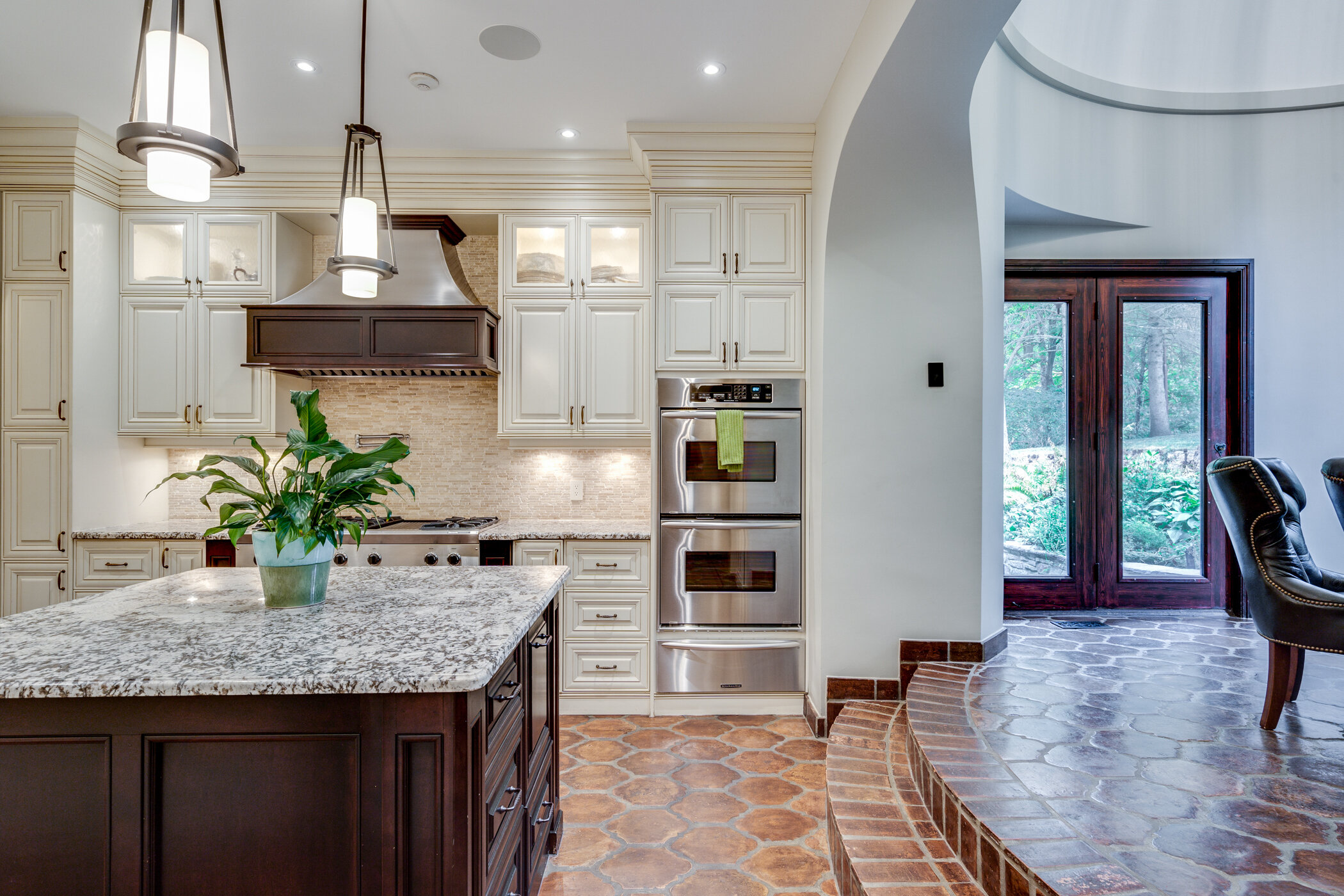 596 Hendry Lane-25.jpg
