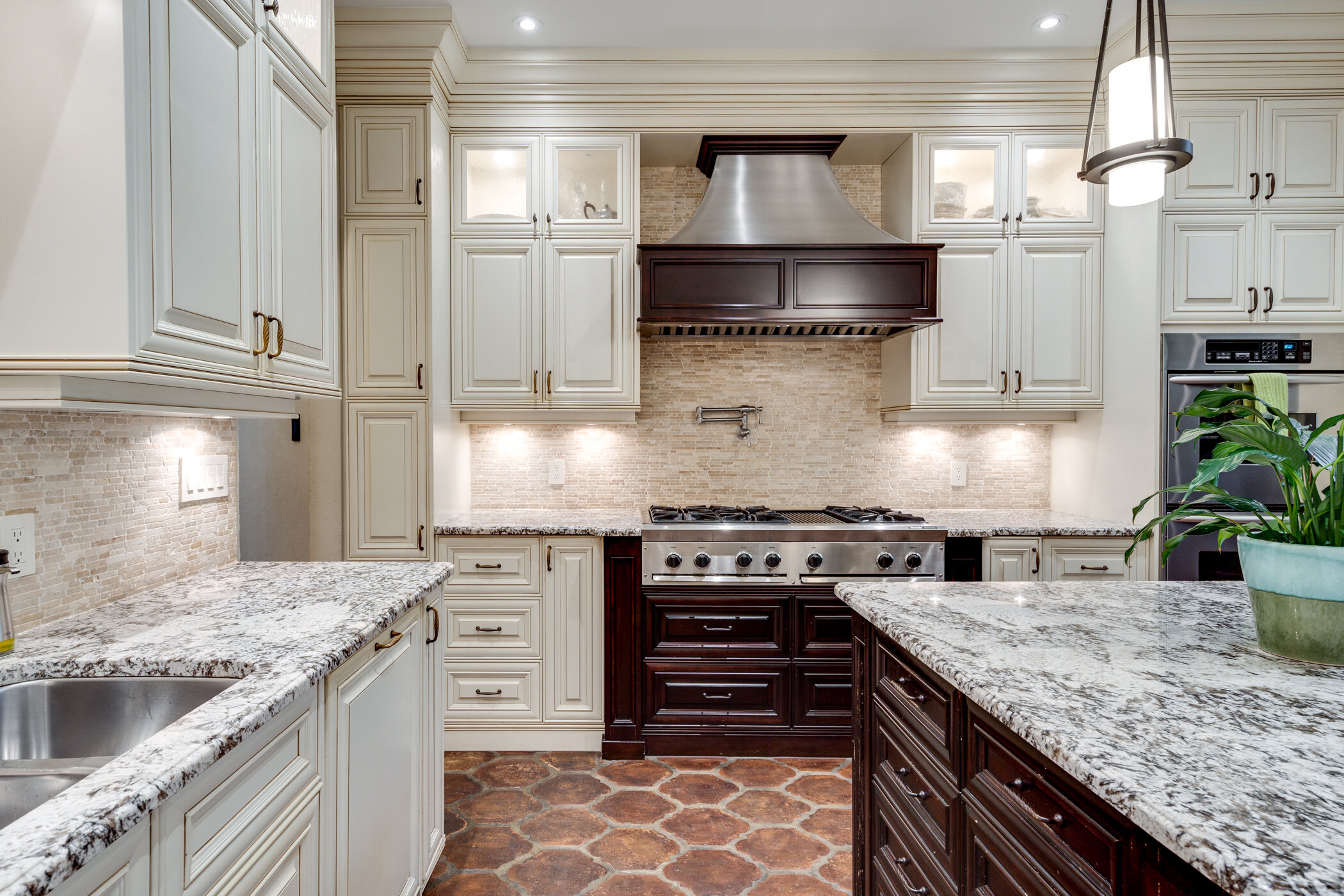 596 Hendry Lane-26.jpg