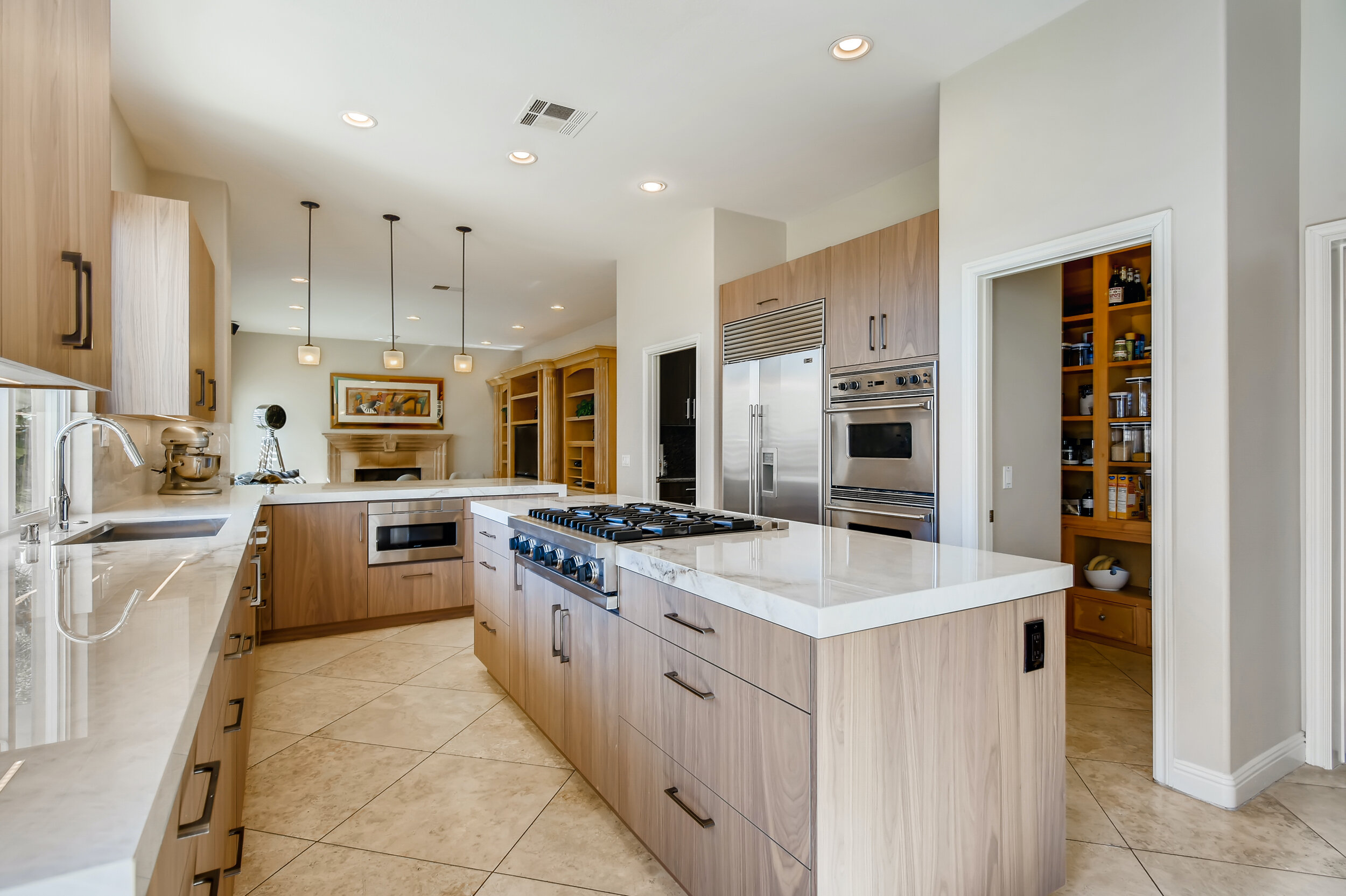 5375 Harvest Run Drive San-print-015-014-Kitchen-3600x2397-300dpi.jpg