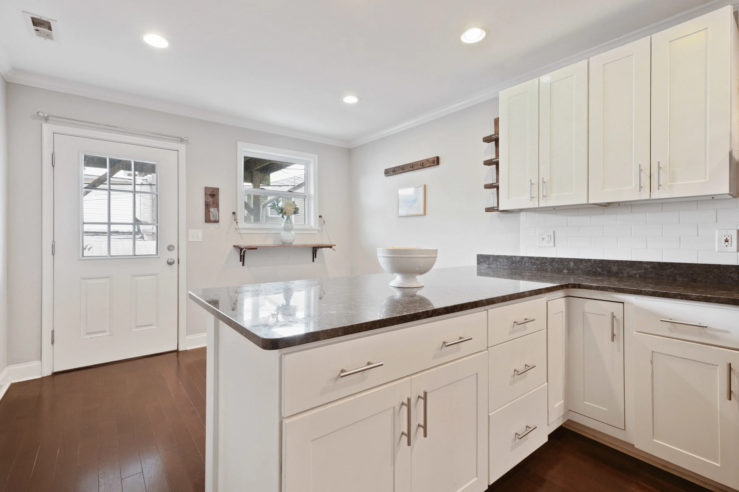 1710 William Street - 0012 Kitchen.jpg