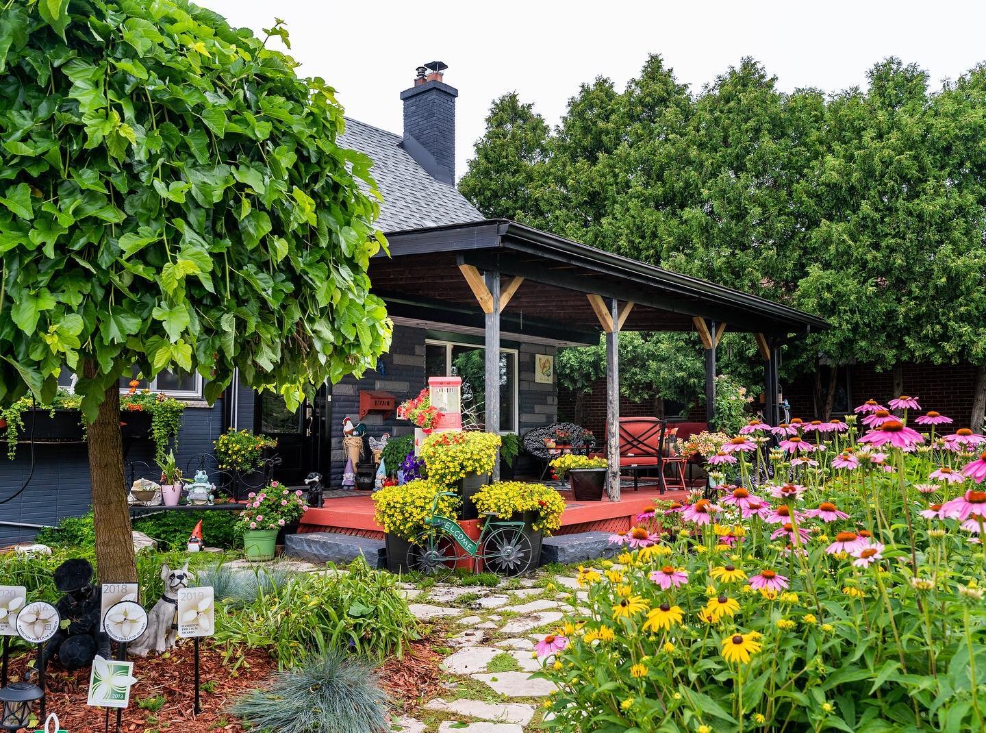 So many amazing outdoor spaces! Which is your favorite? 🌳👙🏀🌷🛠🍔🔥

This #LucidoListing is truly your own slice of paradise in the city! The property boasts a front porch, deck, patio, fire pit, pool, an award-winning garden trillium, a backyard 