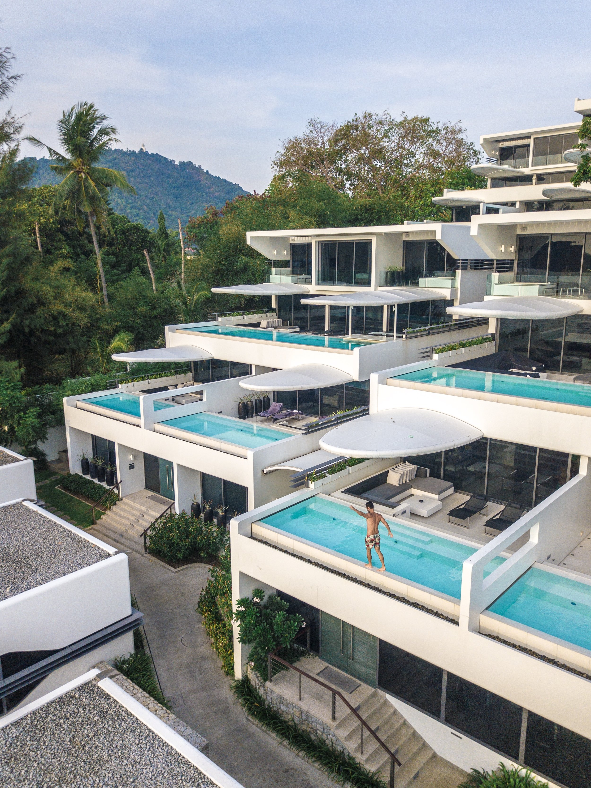  Todas as villas do hotel têm piscina na varanda e vista para o mar. 