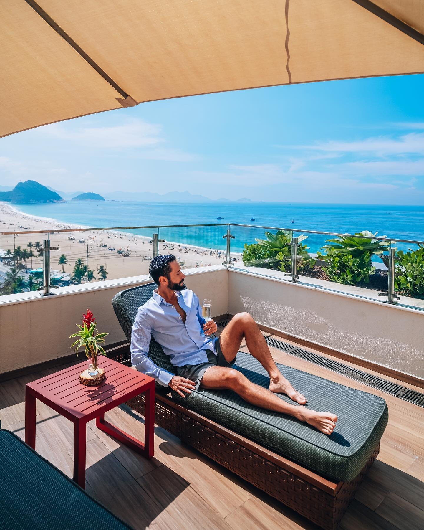 Rio&rsquo;s best kept secret isn&rsquo;t a secret anymore ! 

This is the Oce&acirc;nica Suite at the beautiful @mercureboutiquecopacabana 

It Features a huge private terrace with an outdoor shower facing Copacabana
Beach, one of the most famous bea
