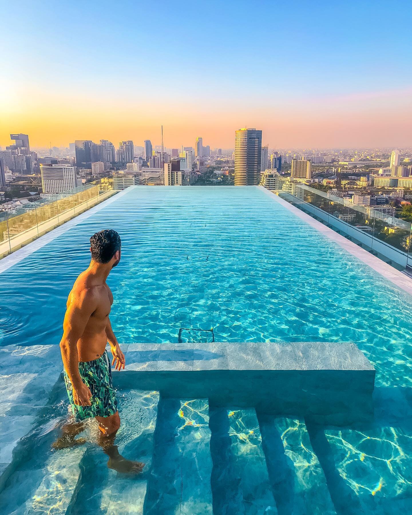 ❤️&zwj;🔥 5 Epic hotel pools in Thailand! 

1 - @137pillarshotelsandresorts 
2 &amp; 3 - @keemalaphuket 
4 &amp; 5 - @katarocksphuket 
6 &amp; 7 - @sixsensessamui 
8 &amp; 9 - @sobangkok 

What&rsquo;s your favorite? 

🛎️ Save this post for your nex