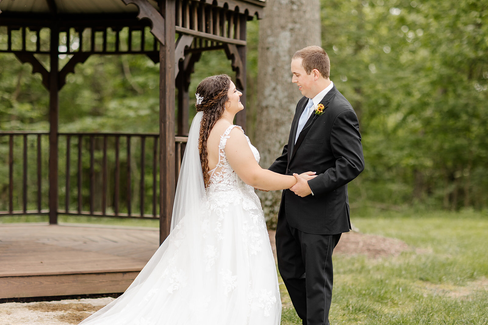 wedding_photographer_missouri_videographer_barn_outdoor_blush_blue_dusty_bright_light_airy_best_top_local_reputable_popular_photos_couple_engagement_video_film_idea_sons_daughters_rolla_saint_james_charles_red_oak_valley_rose_oak_echo_bluff_jeff_cit…