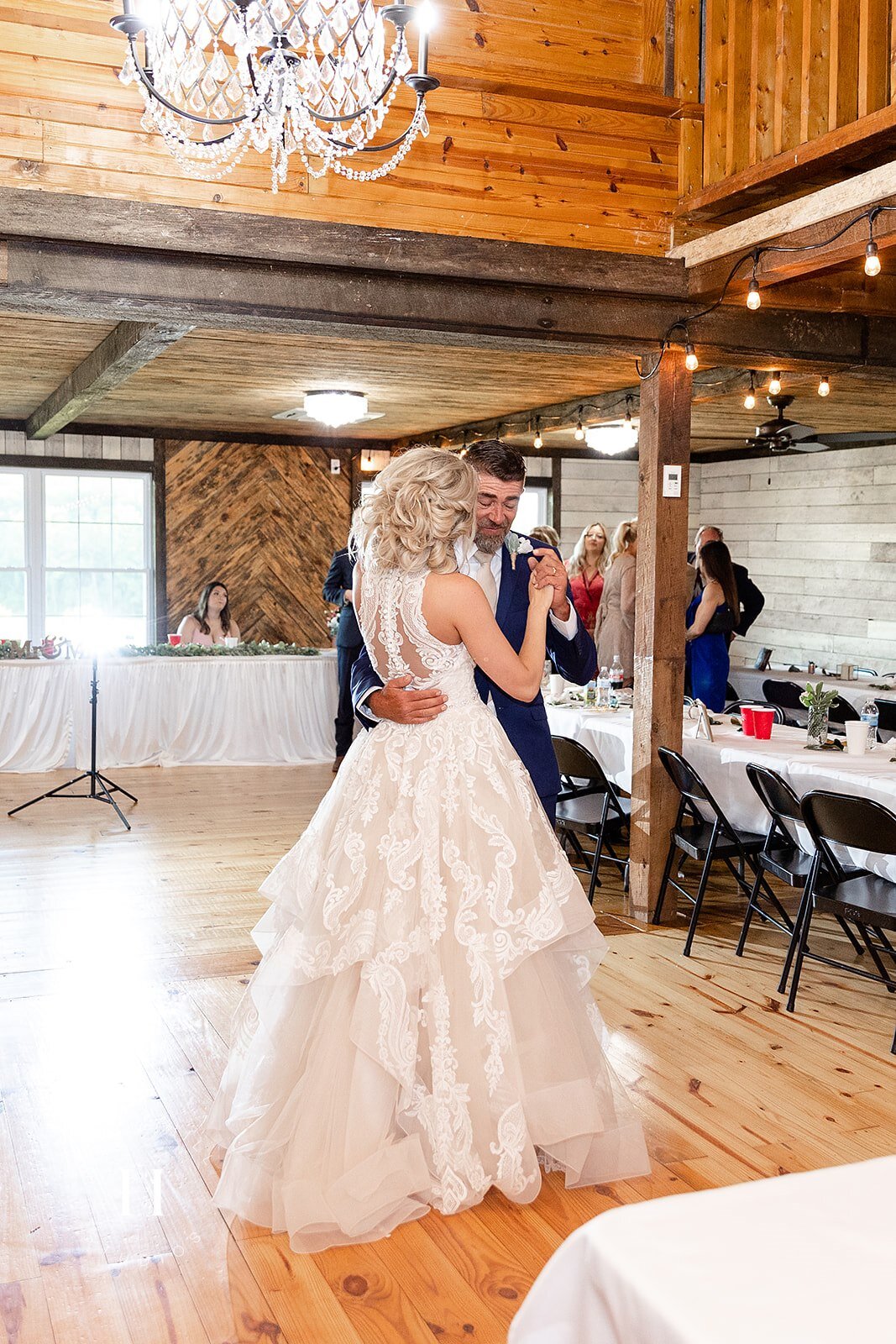 wedding_photographer_missouri_videographer_barn_outdoor_blush_blue_dusty_bright_light_airy_best_top_local_reputable_popular_photos_couple_engagement_video_film_idea_sons_daughters_rolla_saint_james_charles_red_oak_valley_rose_oak_echo_bluff_jeff_cit…