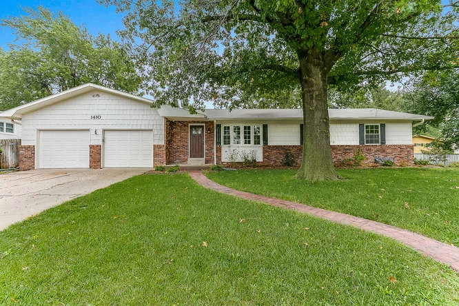 1410+Briarwood+Ln+McPherson+KS-small-001-28-Front+Exterior-666x444-72dpi.jpg