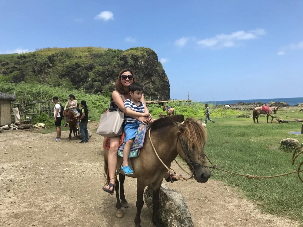 Horse ride to the Kapurpurawan Rock Formation