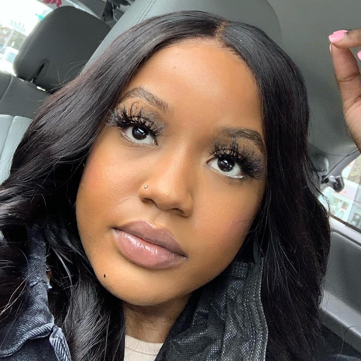The bolder the lashes, the badder the person wearing them 💅🏾💅🏾💅🏾 the JASMINE Lash is so fluffy &amp; full! Look at how they elevate this look 😍

Go ahead and treat yourself, tomorrows Friday after all &amp; you had a long week so why not 😉

.