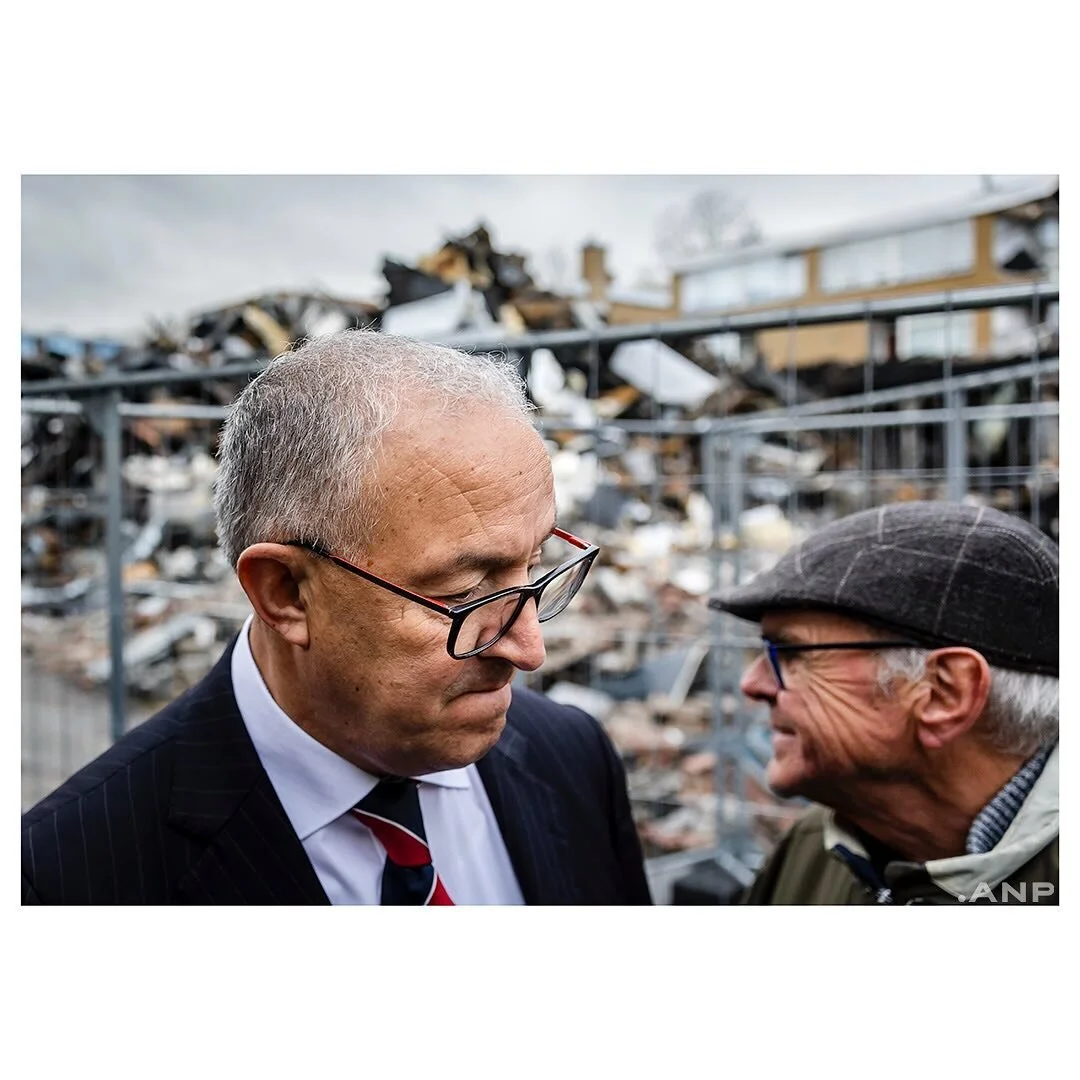 Burgemeester Ahmed Aboutaleb bezoekt het door een explosie getroffen appartementencomplex aan de Schammenkamp in de Rotterdamse Zuidwijk. Bij de explosie vielen drie doden en raakten twee mensen gewond.

@anpfoto.nl #fotojournalistiek #fotografie #ni