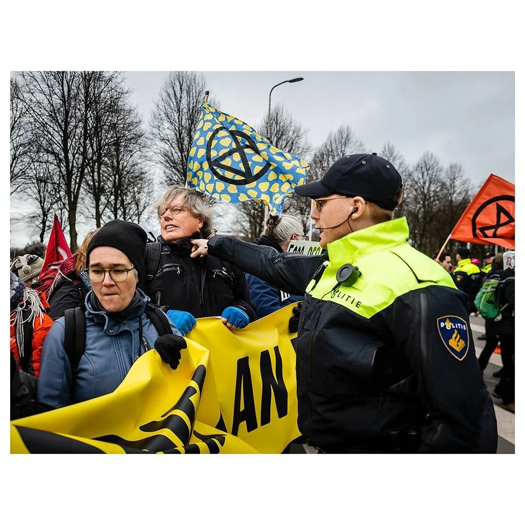 Ongeveer duizend klimaatdemonstranten van Extinction Rebellion zijn door de politie aangehouden na een blokkade van de Utrechtsebaan (A12) in Den Haag. 

@anpfoto.nl #blokkade #a12 #utrechtsebaan #xr #extinctionrebellion #photojournalism #fotojournal