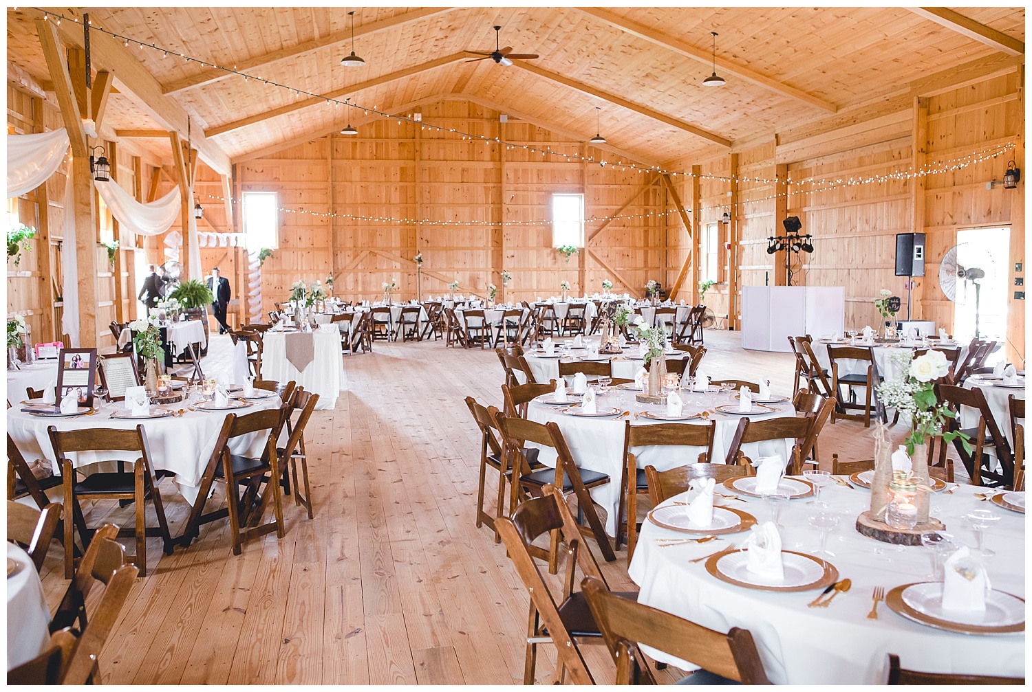 gorgeous barn wedding reception, copper horse