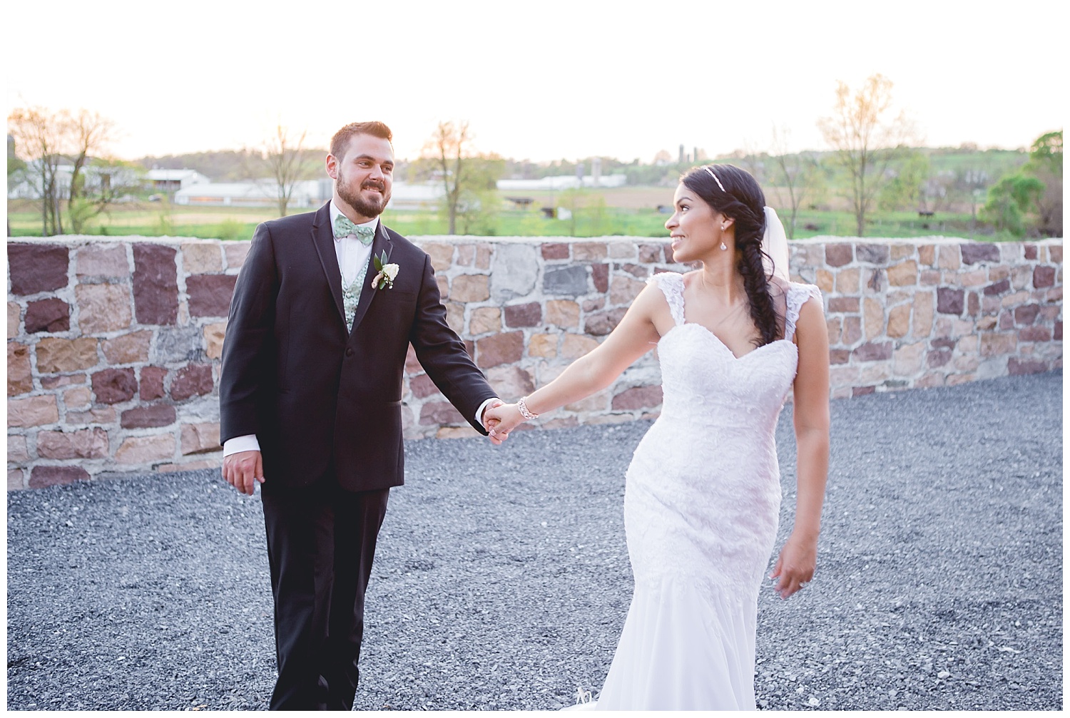 bride and groom sunset pictures