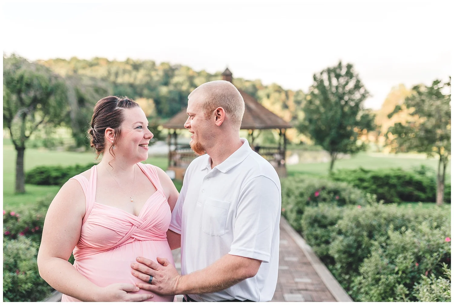maternity session roland park ephrata pa