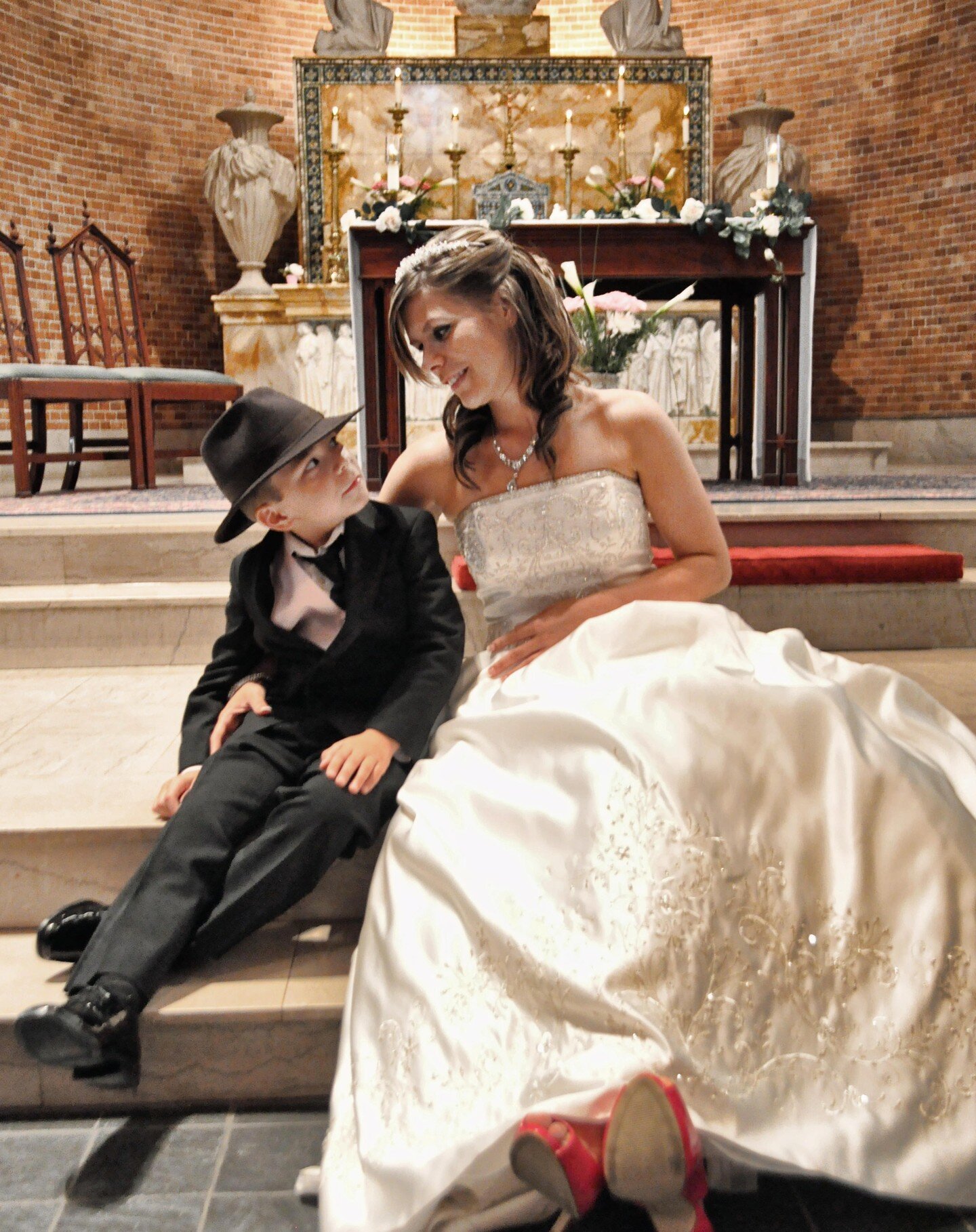 Little boy looking at bride at a wedding. I love the kid's grown-up hat. Cute shot from a wedding about 12 years ago. 

#wilmingtonweddings #littleboy #stmarybasilica #billybeach #billybeachphoto #downtownwilmingtonnc #cutephotos