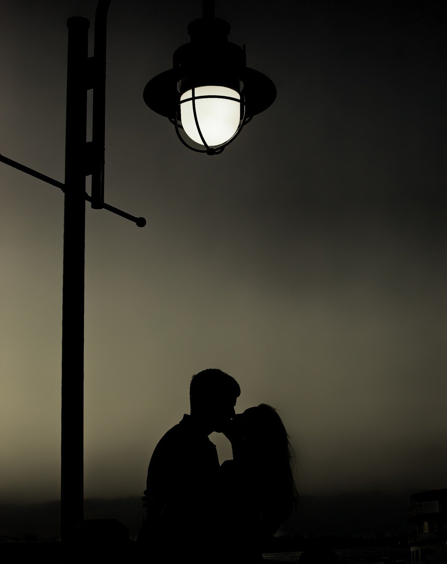 Hazy night in downtown Wilmington, NC. This shot has a bit of photoshop, but I like the look. From an engagement session, I did circa 2010. 

#engagementphotos #billybeach #billybeachphoto #downtownwilmingtonnc #wilmingtonriverwalk 
#wilmingtonriverf