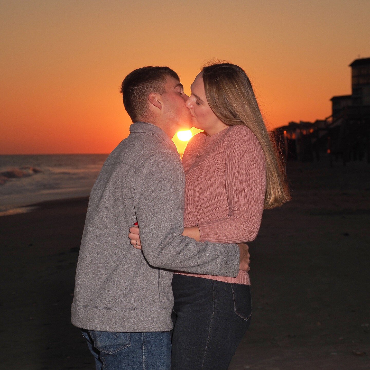 Sunset Kiss. Couple on Topsail sharing a kiss at sunset.

#topsailisland #topsailbeach #sunset #sunsetkiss #engaged💍 #billybeach #billybeachphoto #romanticcouples #sunsetkissed #ncbeaches #weddingphotography #beachportraits