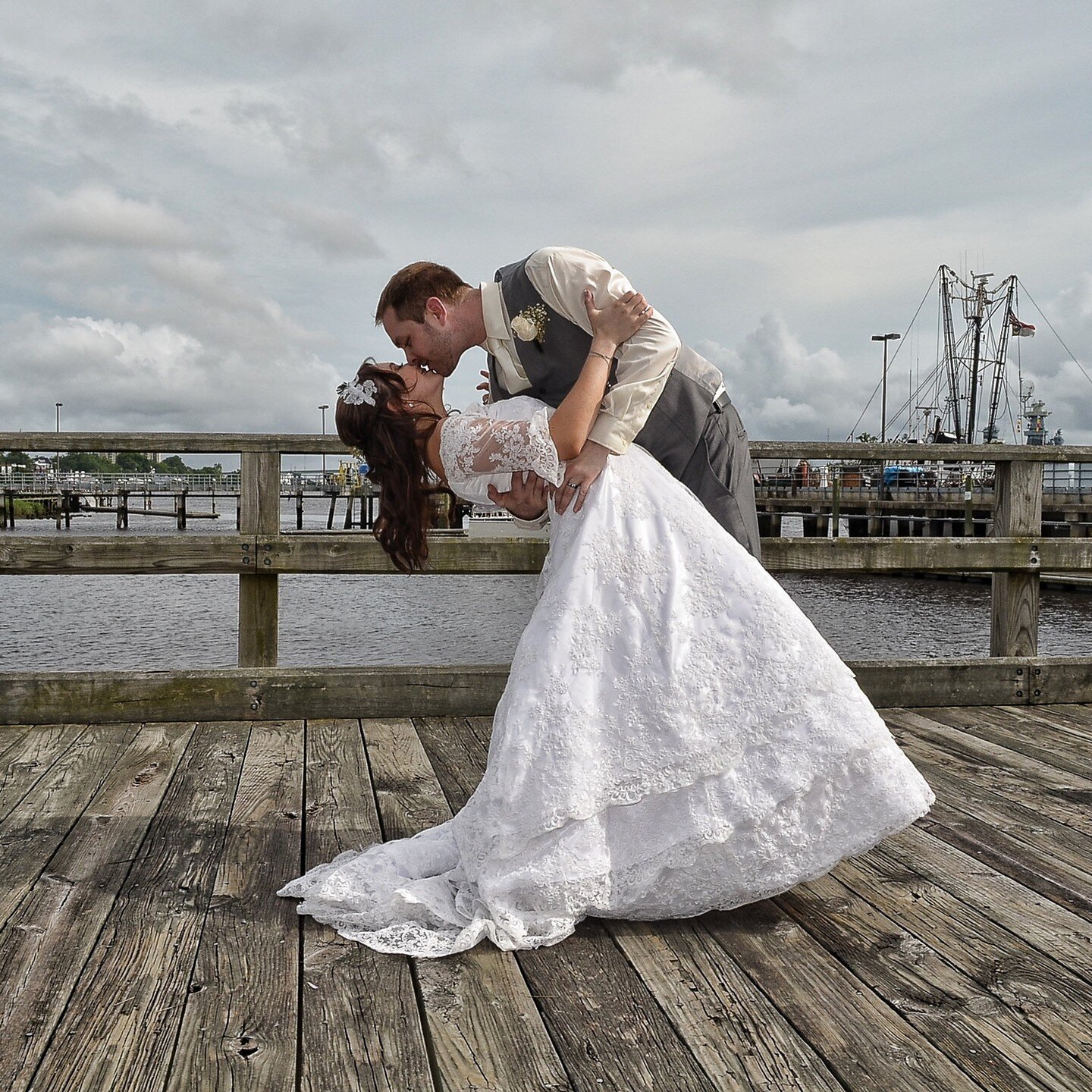 Downtown Wilmington Wedding. Her maid of honor made her the dress as a wedding gift. Somebody paid attention in Home Economics. Do they still teach that? Beautiful wedding...

#downtownwilmingtonnc #wilmingtonriverwalk #weddingdress #handmadeweddingd