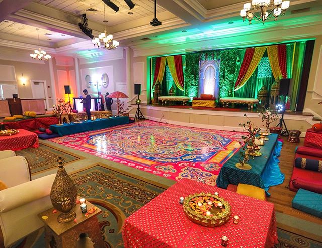 We love to print! Check out this colorful mandala we designed, printed and installed for our clients special night. From gloss white with initial monogram to a full printed custom dance floor let us help make your event one to remember. 🥳