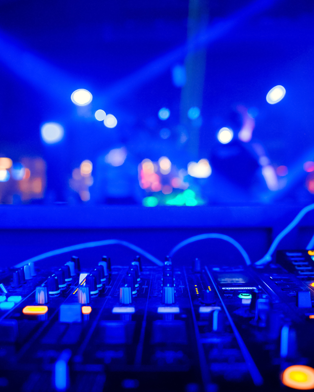 First Friday Flow: R&amp;B + Hip Hop Yoga (Pop-Up)