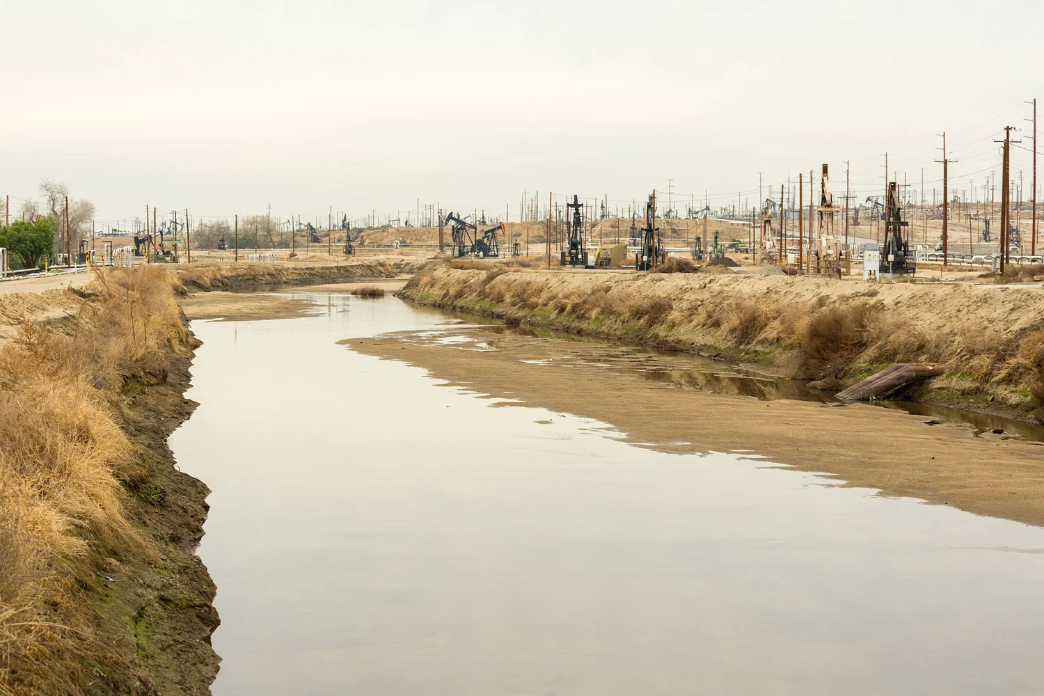 Oildale Oilfield. Bakersfield, CA. Study #8 (35,25.6329N 118,58.0683W)