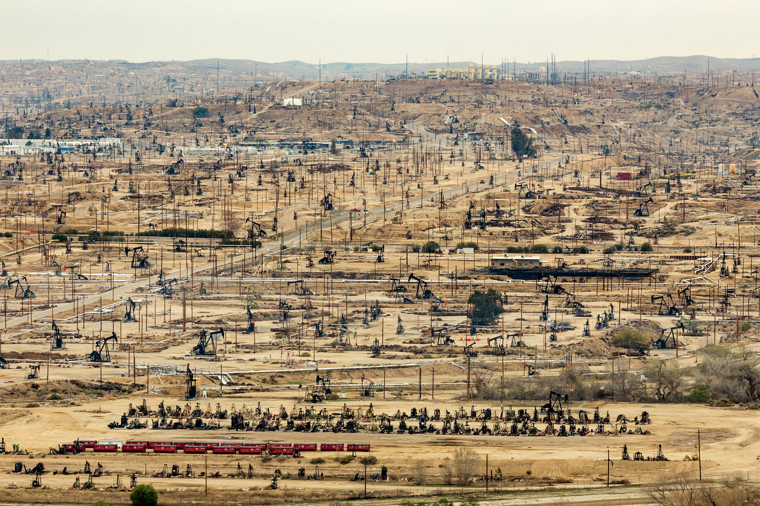 Oildale Oilfield. Bakersfield, CA. Study #9. 2018  (35°24'38.118" N 118°58'36.906" W)