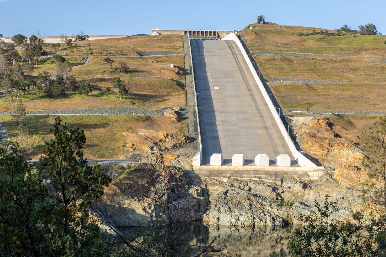 Spillway. Lake Oroville Reservoir. Oroville, CA. 2022 (39°31'56.166" N 121°26'53.382" W)