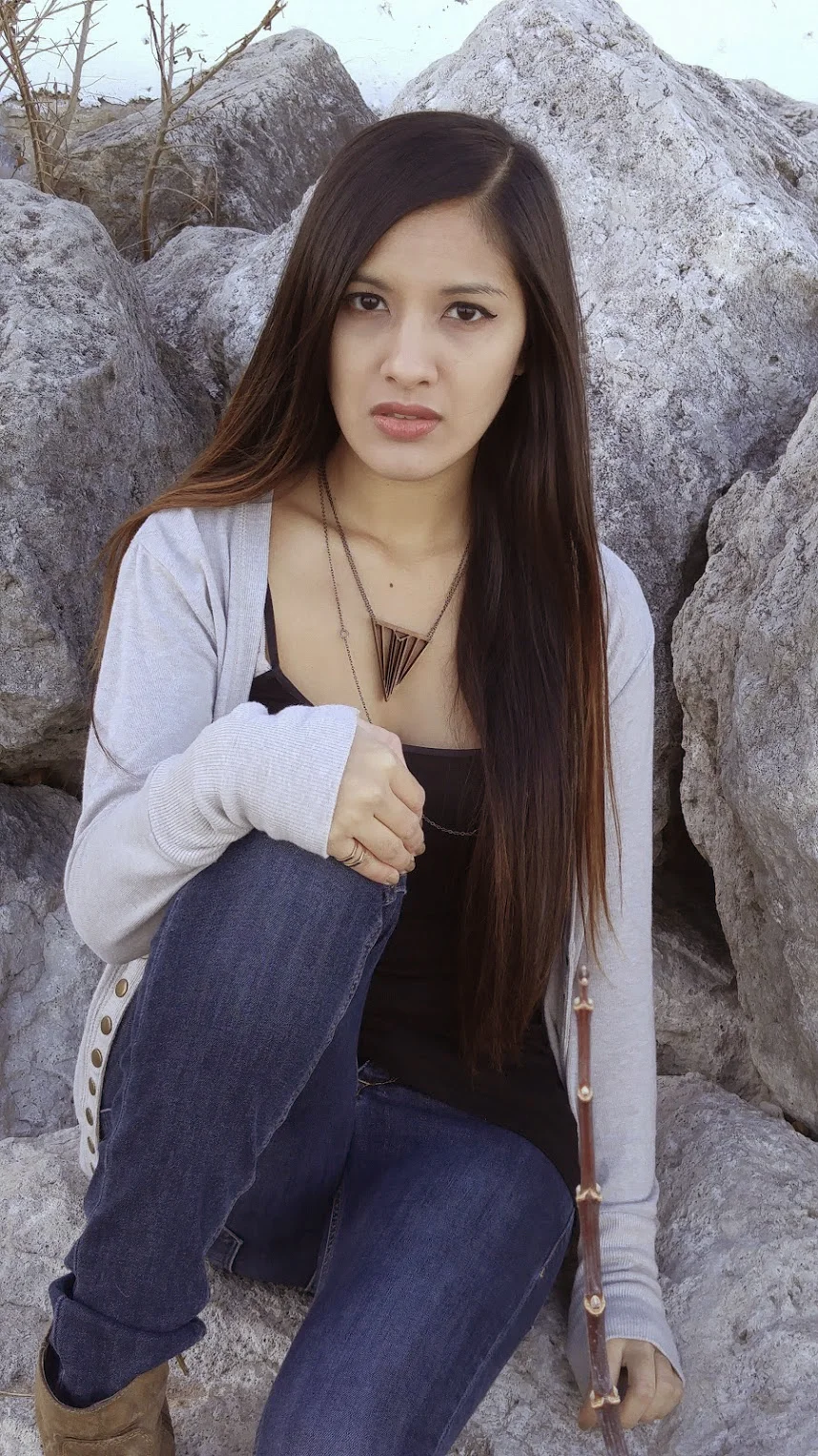 MoonGuardianNeck_ModelJJ_1.jpg