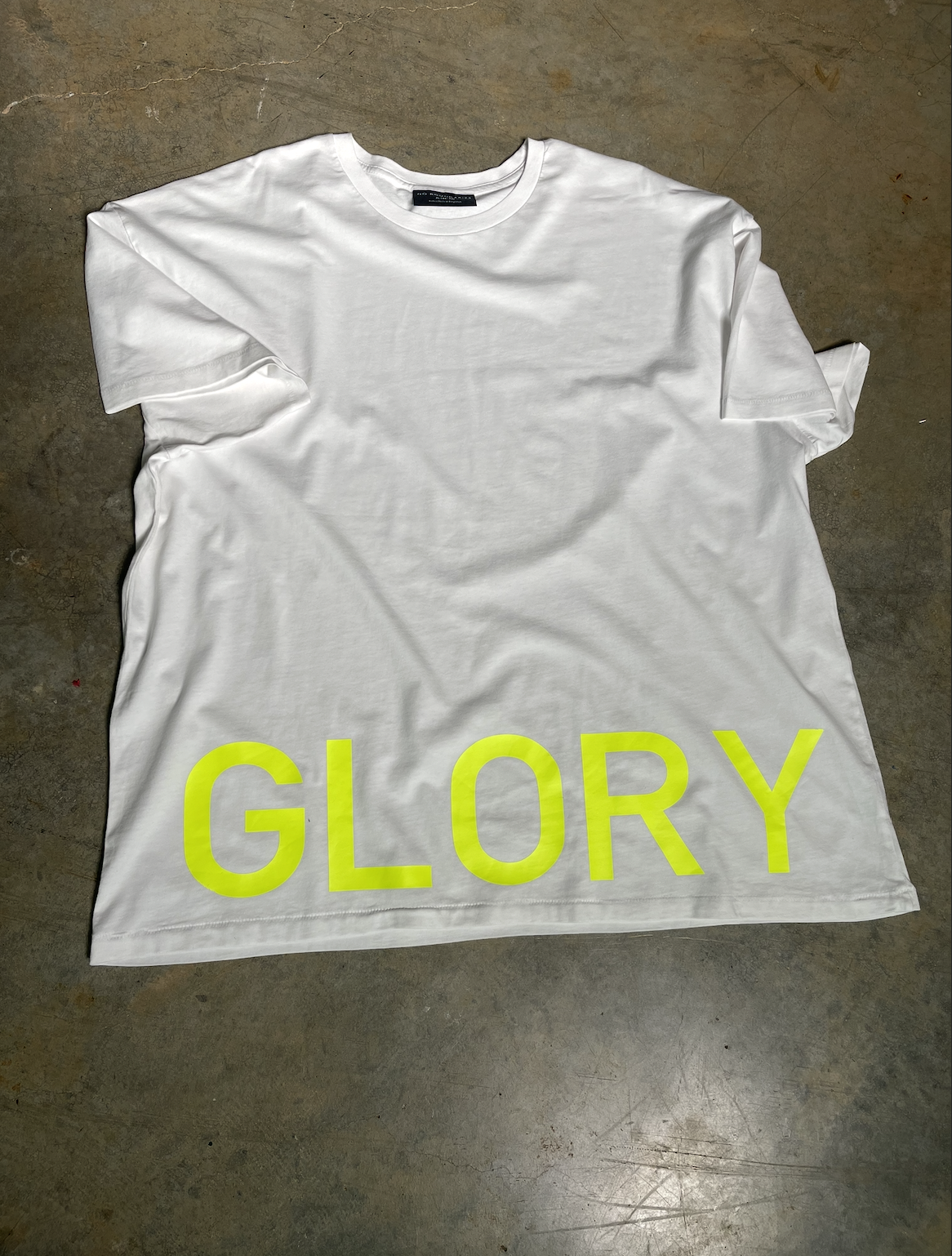 WHITE AMD NEON GLORY OVERSIZED T (XL)