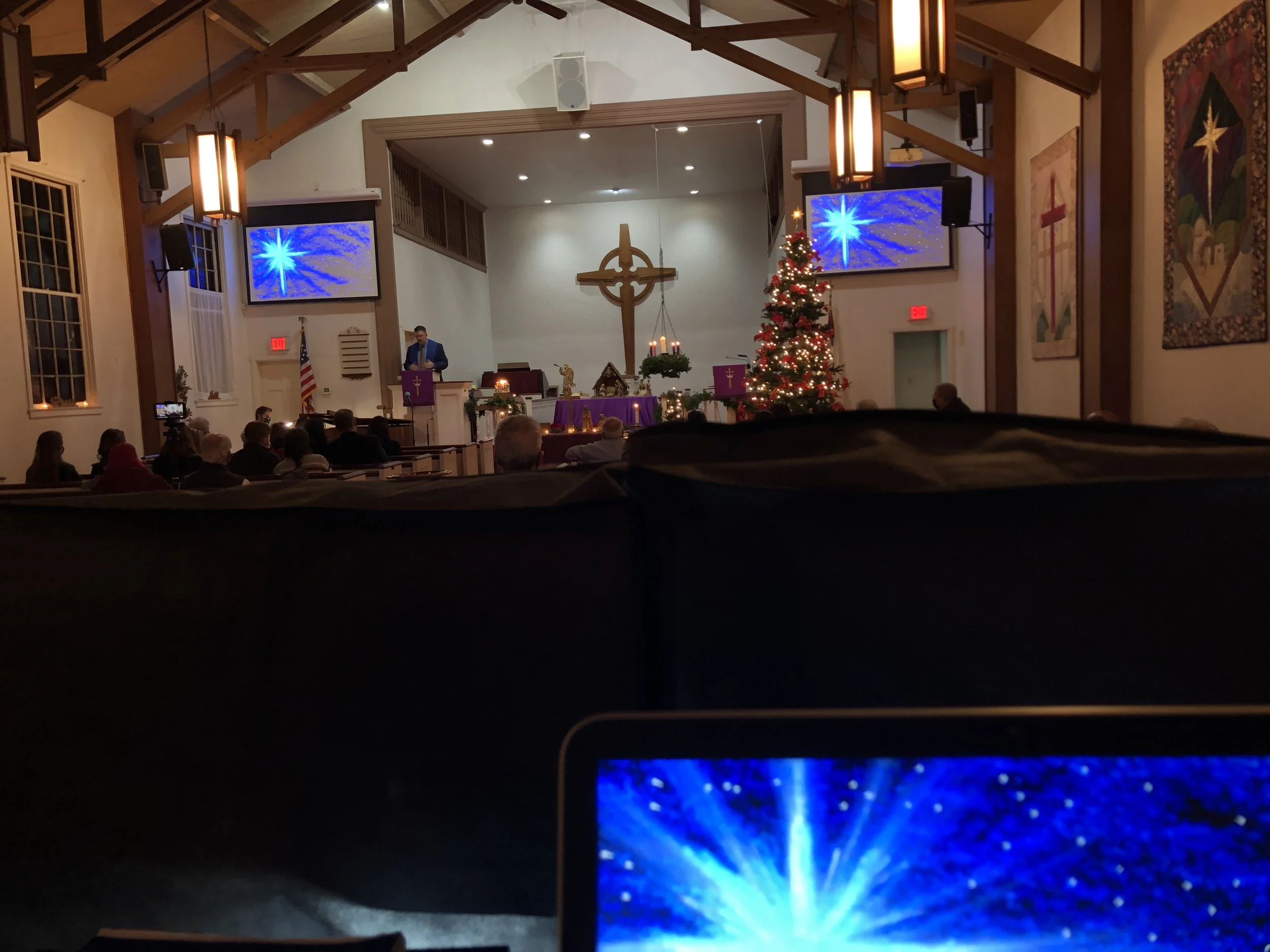 Christmas Eve Candlelight Service Held