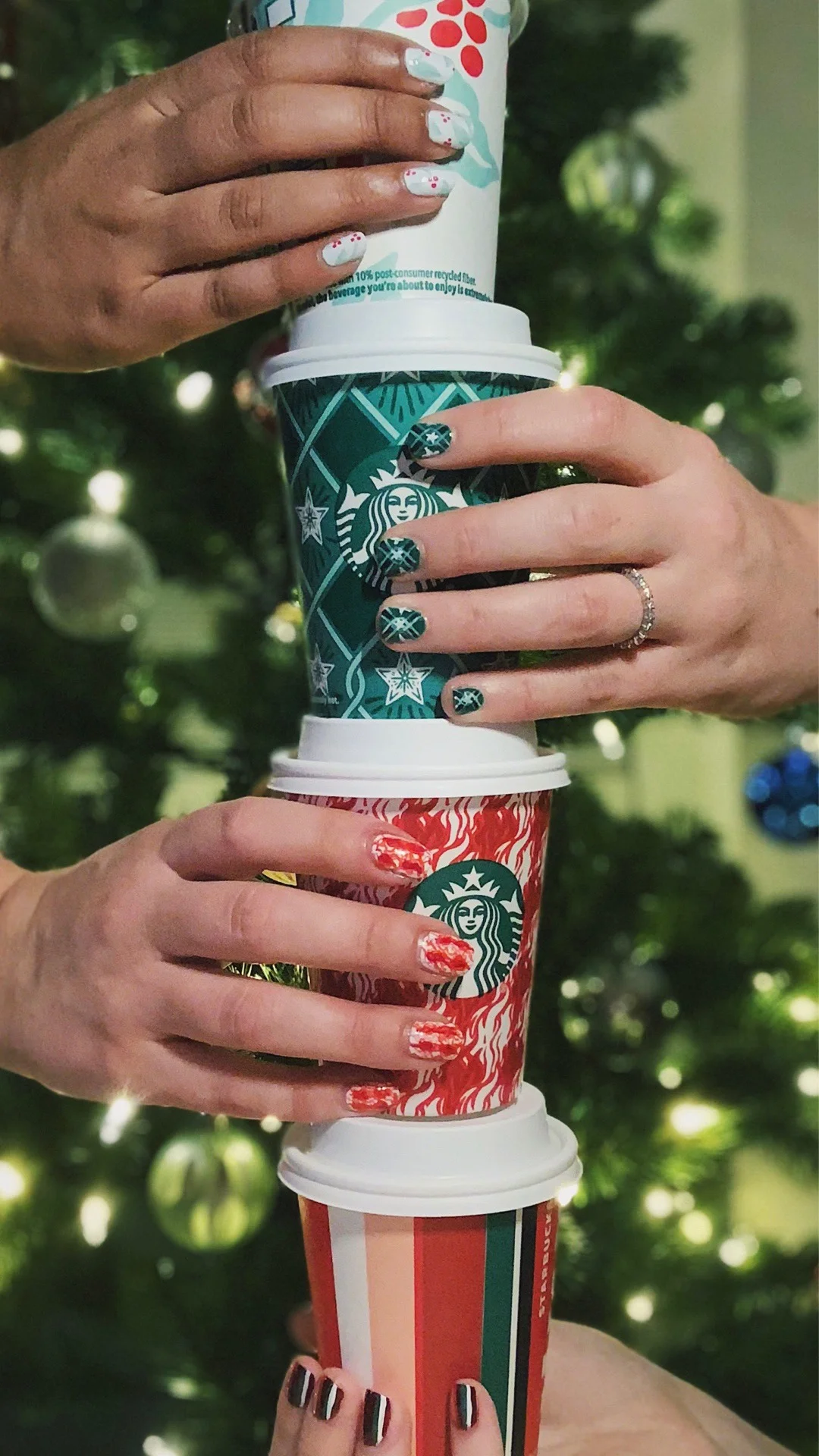 megglemynails_072_starbucks2018holiday1.JPG