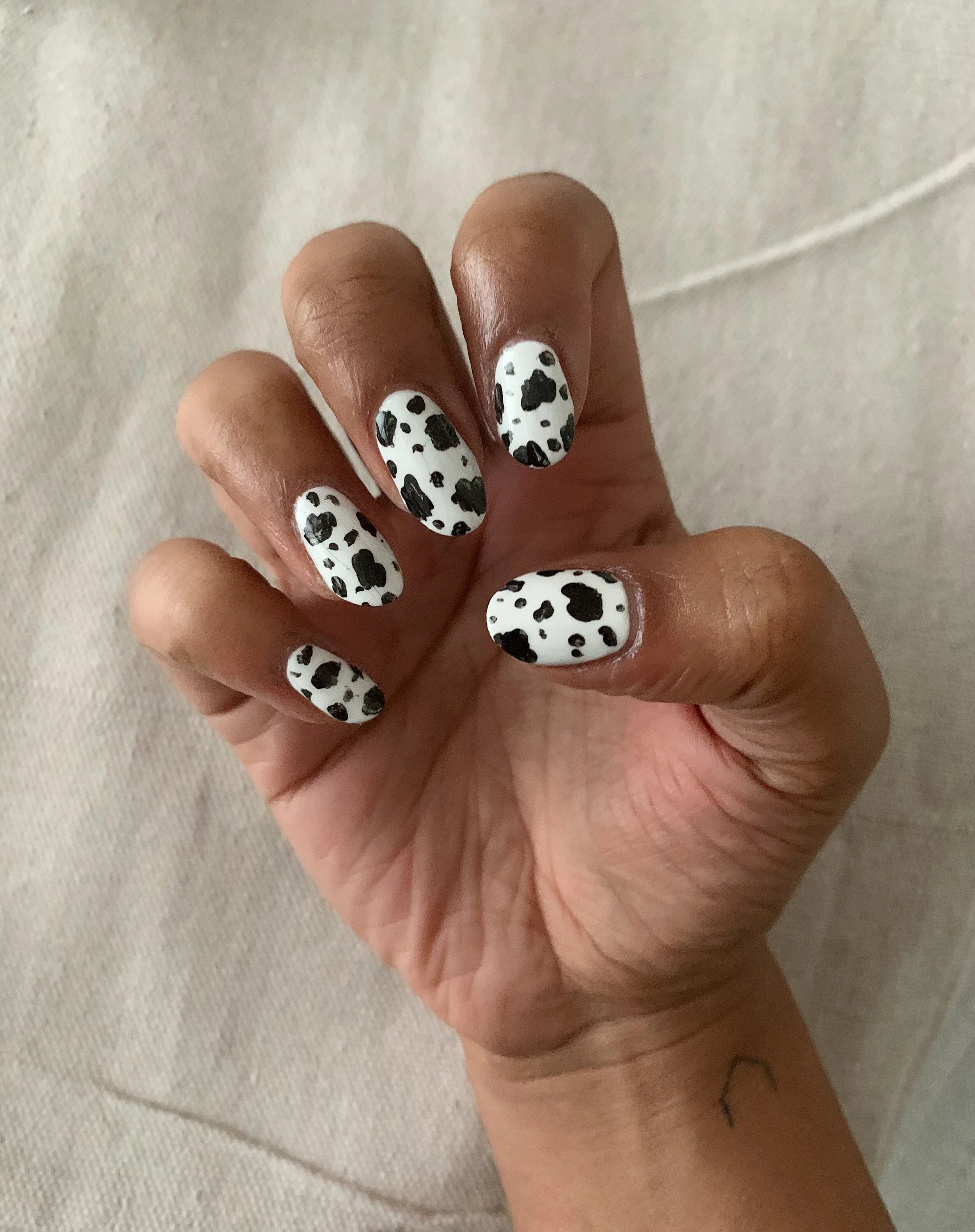 megglemynails_101_cowprint.JPG