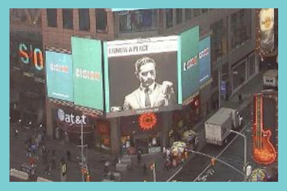 PAUL LOREN IN TIMES SQUARE