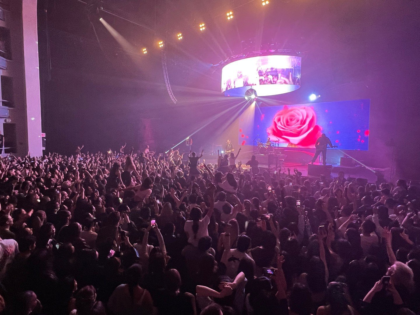 @ThisisLANY wraps up the US leg of A Beautiful Blur World Tour with two SOLD OUT shows in NYC!