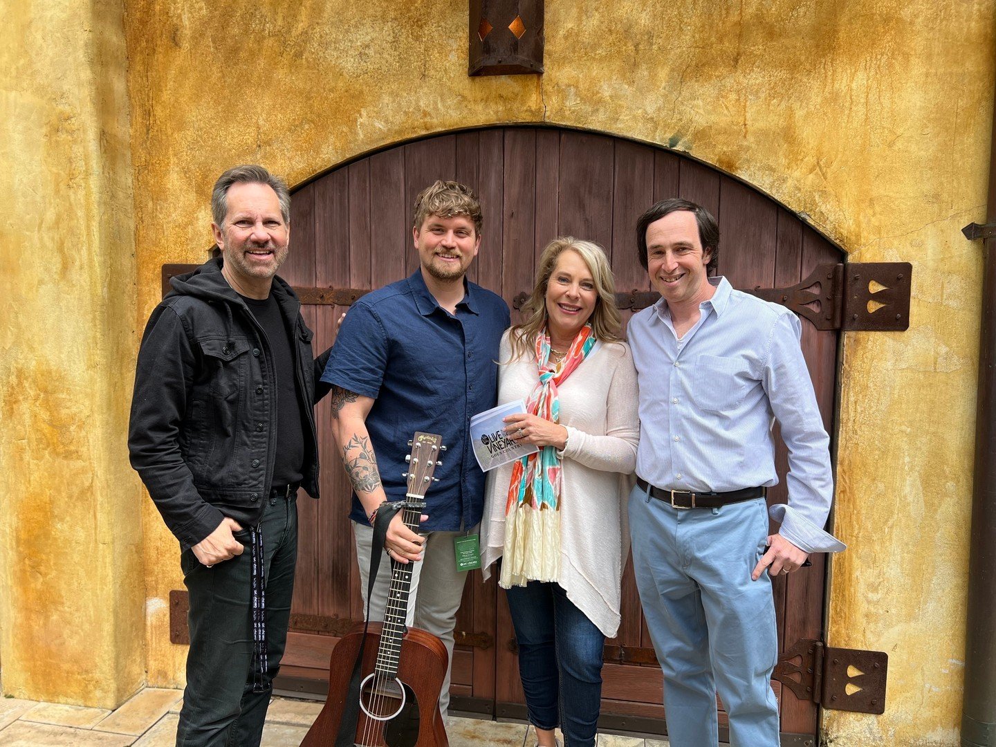 @Levihummon kicks off @LiveintheVineyard Goes Country with a special performance at @BackstageWinery in Napa! 

@philguerini 🎶 @bobbiijacobslitv