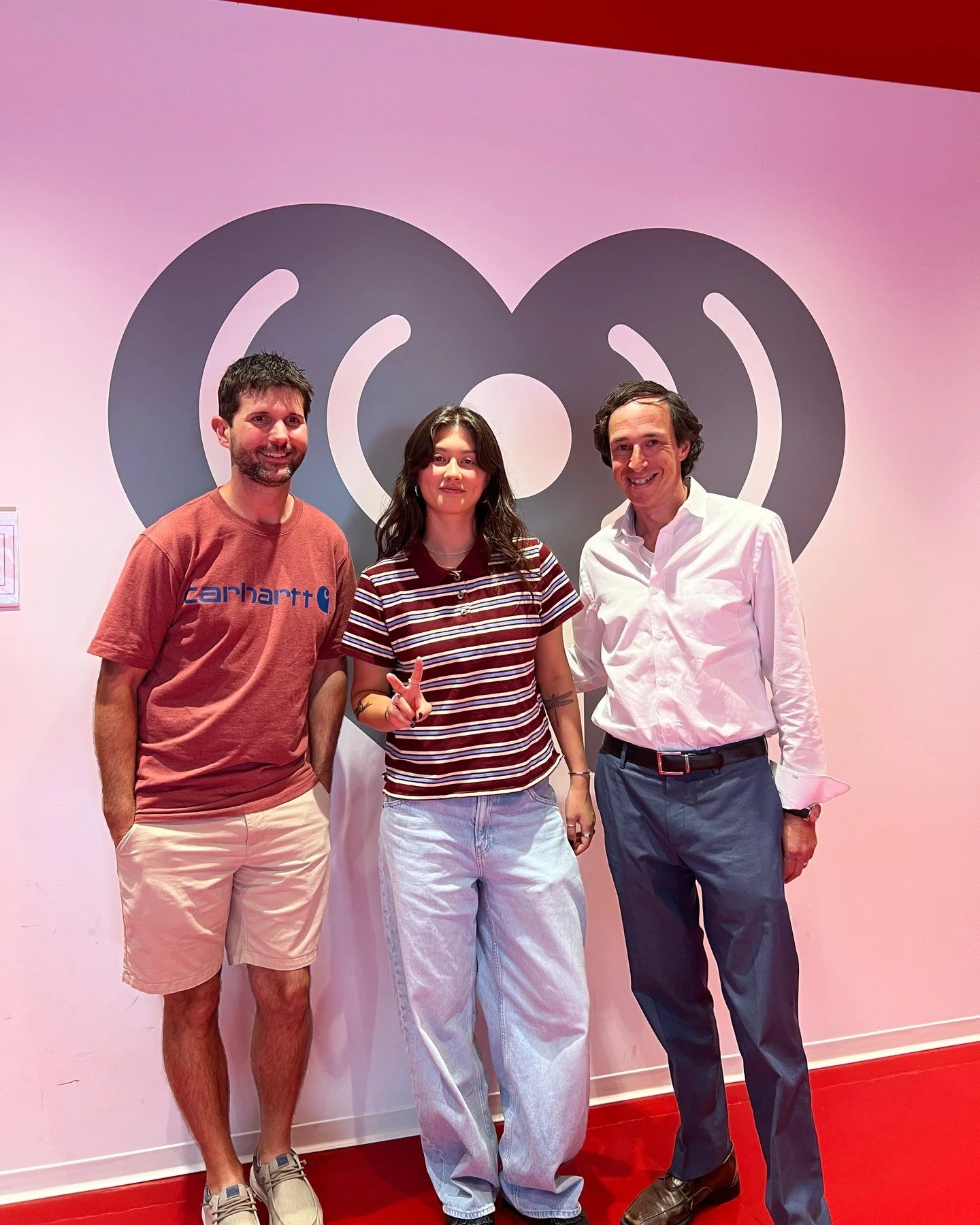 Thank you to @shudontknowme and our friends at @1075theriver for having @JadeLemac in studio while on tour with @marenmorris! She stopped by to chat about her single #RunningHome, the new album, and all things Canadian!