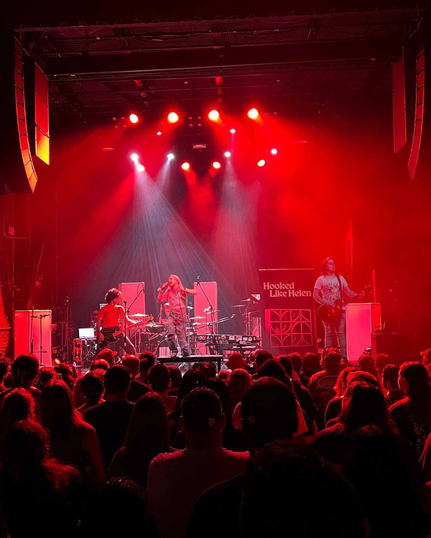 @hookedlikehelen bring down the house at the @gramercytheatre in New York. On tour now with @charlottesands.