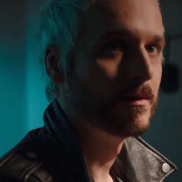 I&rsquo;ve made a lot of new music and I&rsquo;m almost ready to share some details with you......in the meantime check out this photo of me and insert your own caption 👊🏻📸 - @zeegisbreathing