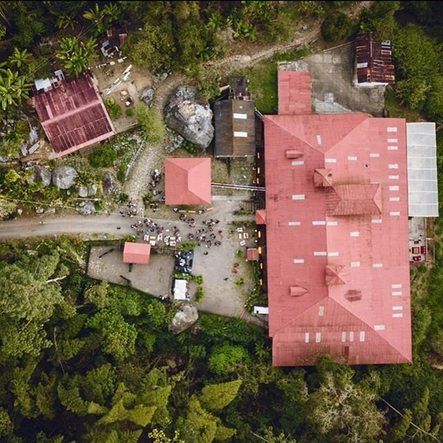 Tucked away in the Andean Mountains - a 2 hour drive 🚗 from Bogota in a tropical cloud forest - is a beautiful Colombian secret... One of Colombia&rsquo;s oldest coffee farms that was once one of the largest coffee estates in the country - exporting