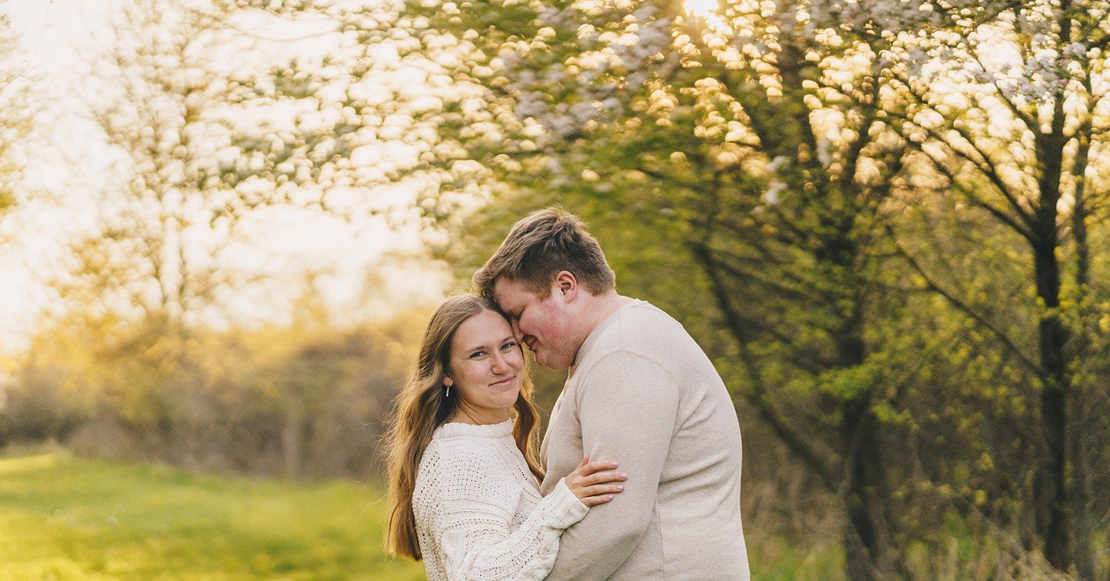 Love looks good on these two! Their engagement session was full of natural moments, sweet smiles, and that undeniable connection. Here&rsquo;s to many more memories together!

#engagement #engagementring #engagementsession #engagementphotos #engageme