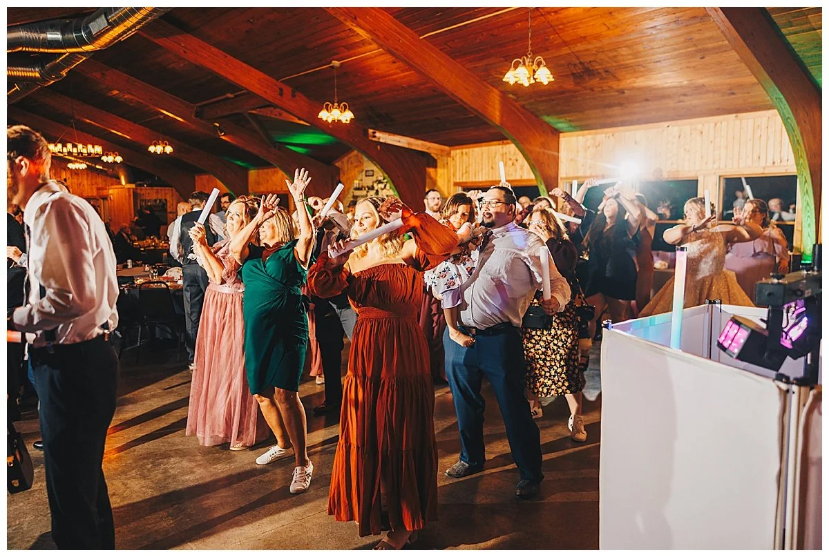 How to Tell If a Wedding Venue Will Feel Crowded 