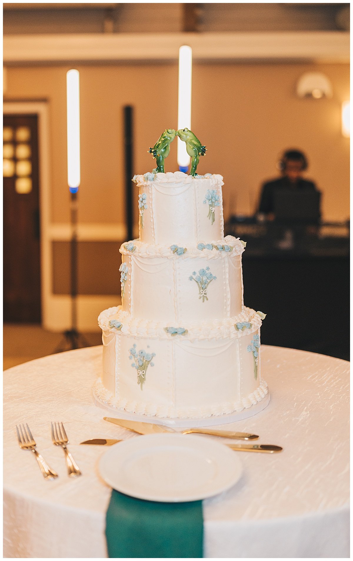 How to Keep Wedding Cake Safe | Nashville Heat &amp; Transport Tips