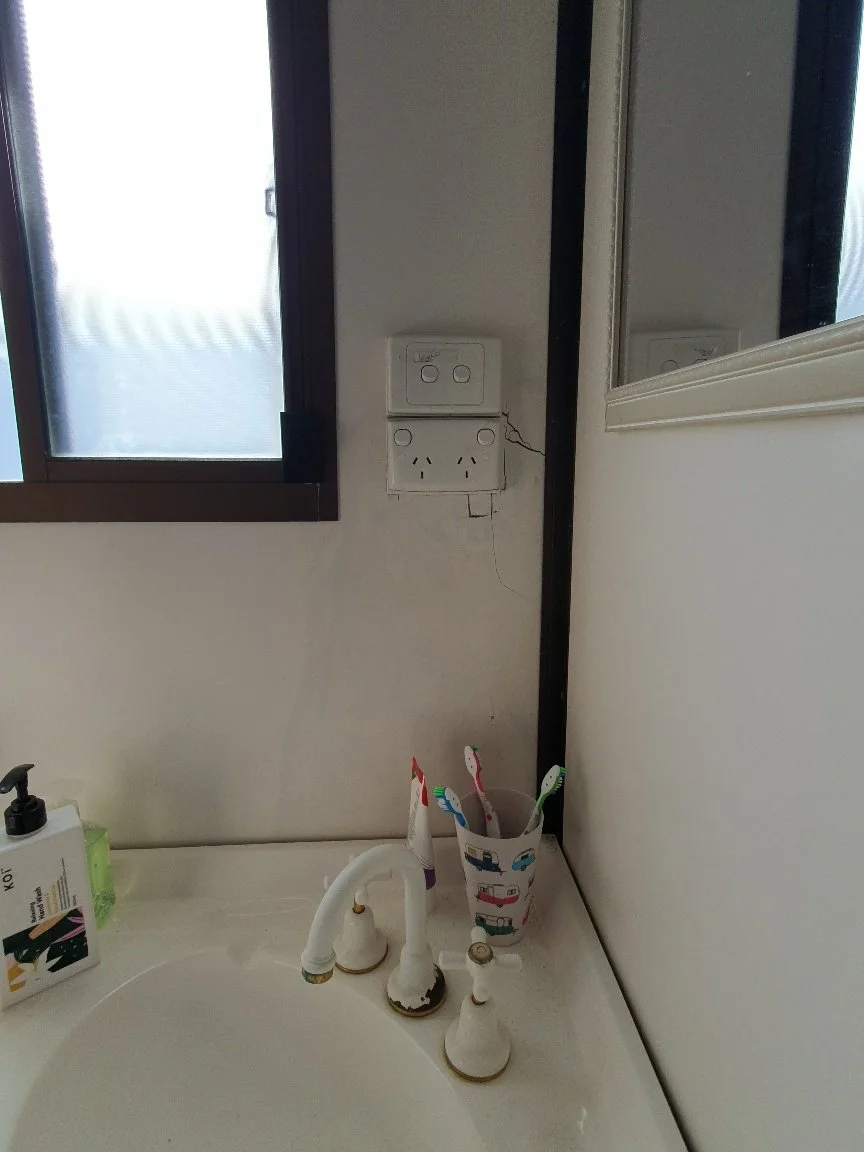 Ensuite water damage 2 190426.jpg