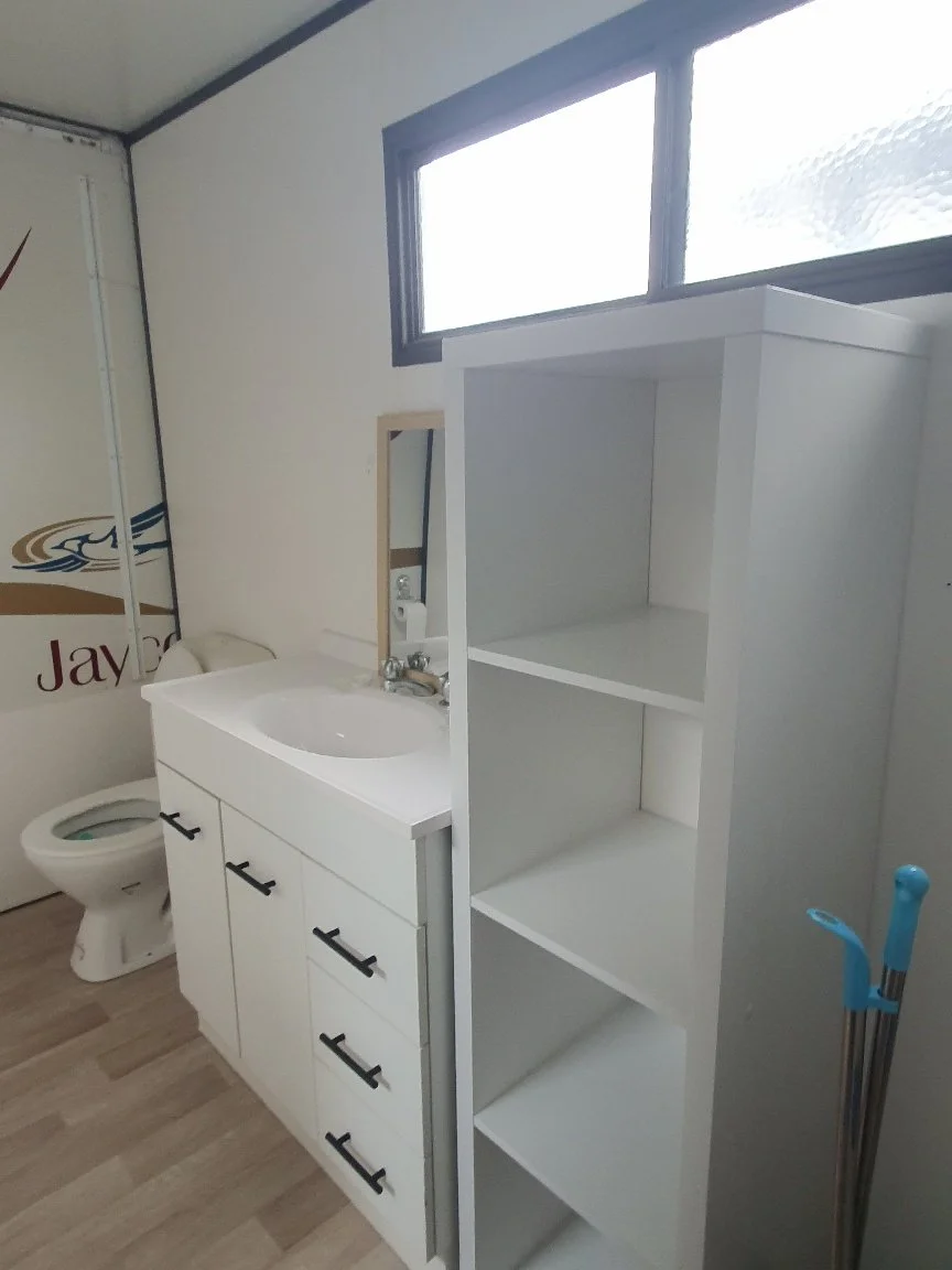 170526 Annexe vanity toilet.jpg