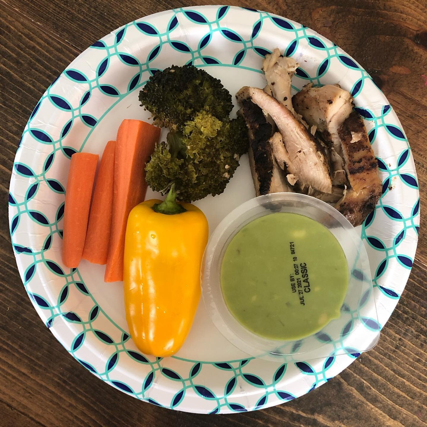 Simple lunch today:
- chicken thigh strips
- roasted broccoli 
- carrots and pepper with guacamole 
.
Sometimes I feel guilty that we eat a lot of the same things, but then I remember how fortunate we are to eat three meals a day. Do you ever have mo