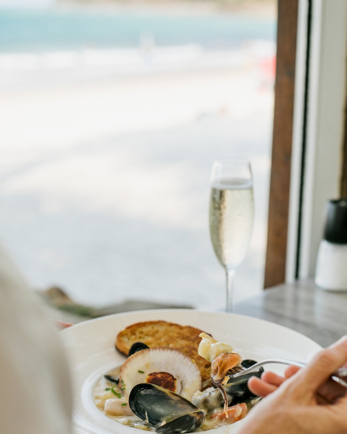 Come rain or shine, our breathtaking view of Noosa Main Beach never disappoints! Join us and enjoy some delicious food while watching the waves roll by. 

~ Open every day from 6.30am until late.
~ Bookings via link in bio.

.
.
.

#beachfrontdining 