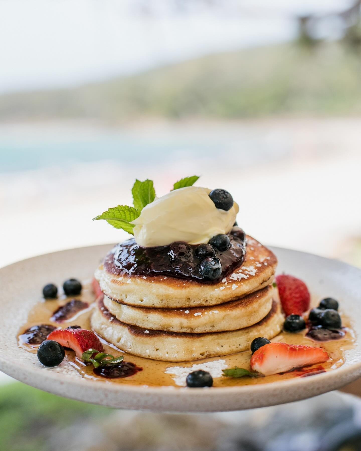 Long weekend vibes ✨ Fluffy pancakes and locally roasted coffee from @guncottoncoffeeroasters.

We will be open tomorrow for Labour Day from 6.30am until late (public holiday surcharge applies).

.
.
.

#longweekendvibes #labourdayweekend #breakfast 